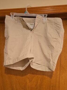 Old Navy Women's Flat-Front Shorts in Light Tan